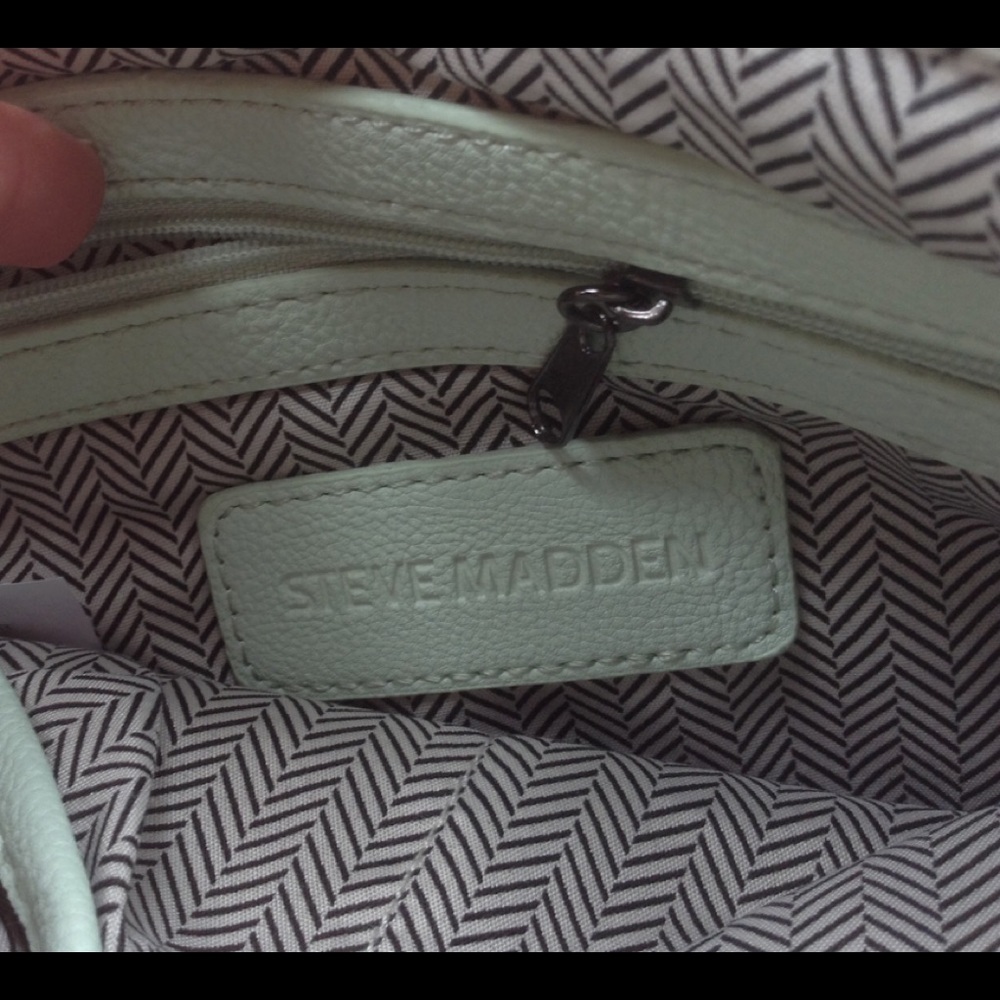 Steve Madden Mint Mini Fringe Crossbody bag - Picture 3 of 7